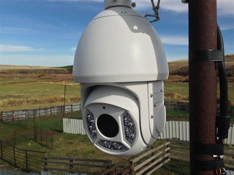 كاميرات PTZ (Pan-Tilt-Zoom).